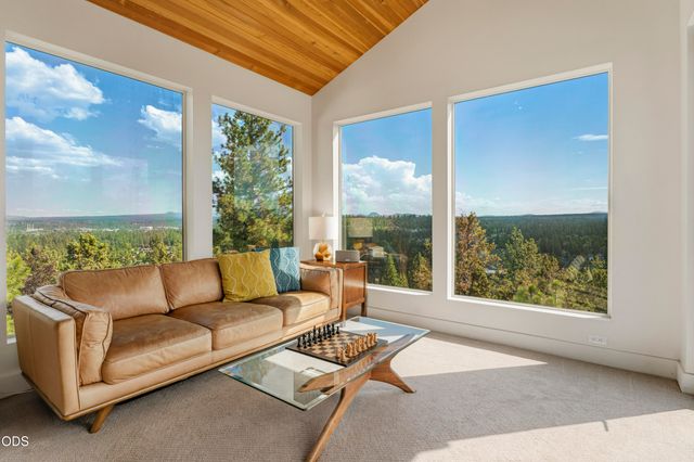 2075 NW Trenton Avenue, Bend, OR 97703