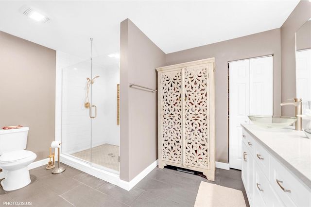 3304 MORAN ROAD, Tampa, FL 33618