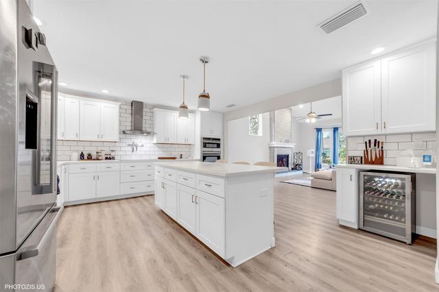 3304 MORAN ROAD, Tampa, FL 33618