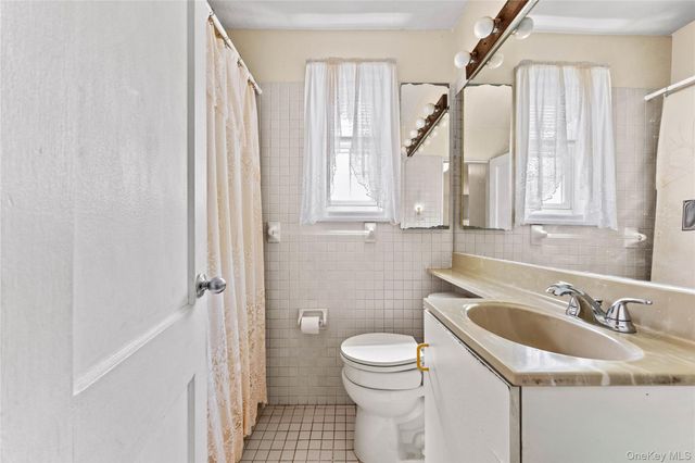 223-52 65th Avenue 52B, Oakland Gardens, NY 11364