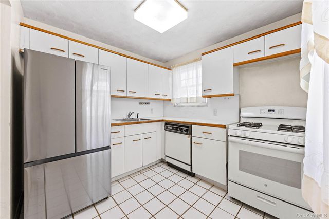 223-52 65th Avenue 52B, Oakland Gardens, NY 11364