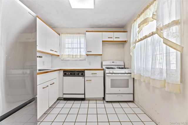 223-52 65th Avenue 52B, Oakland Gardens, NY 11364