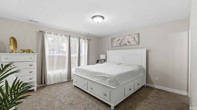 10353 Buckshire Court, New Haven, IN 46774