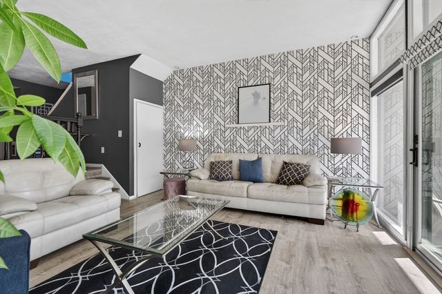 27 Mill Pond 27, North Andover, MA 01845