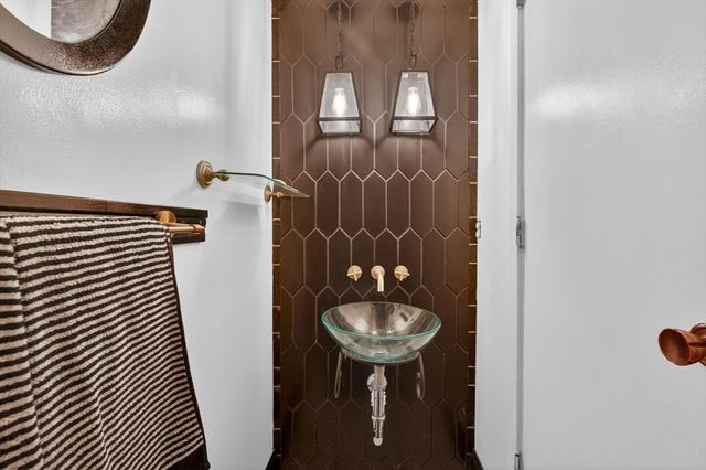 27 Mill Pond 27, North Andover, MA 01845