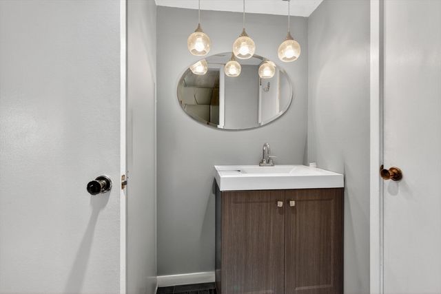 27 Mill Pond 27, North Andover, MA 01845