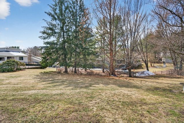 27 Mill Pond 27, North Andover, MA 01845