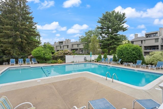 27 Mill Pond 27, North Andover, MA 01845