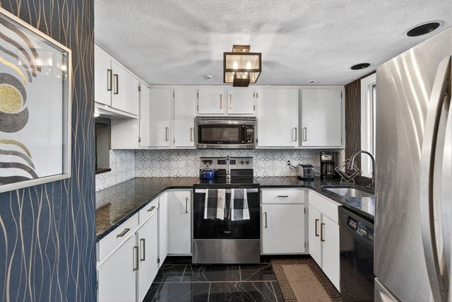 27 Mill Pond 27, North Andover, MA 01845