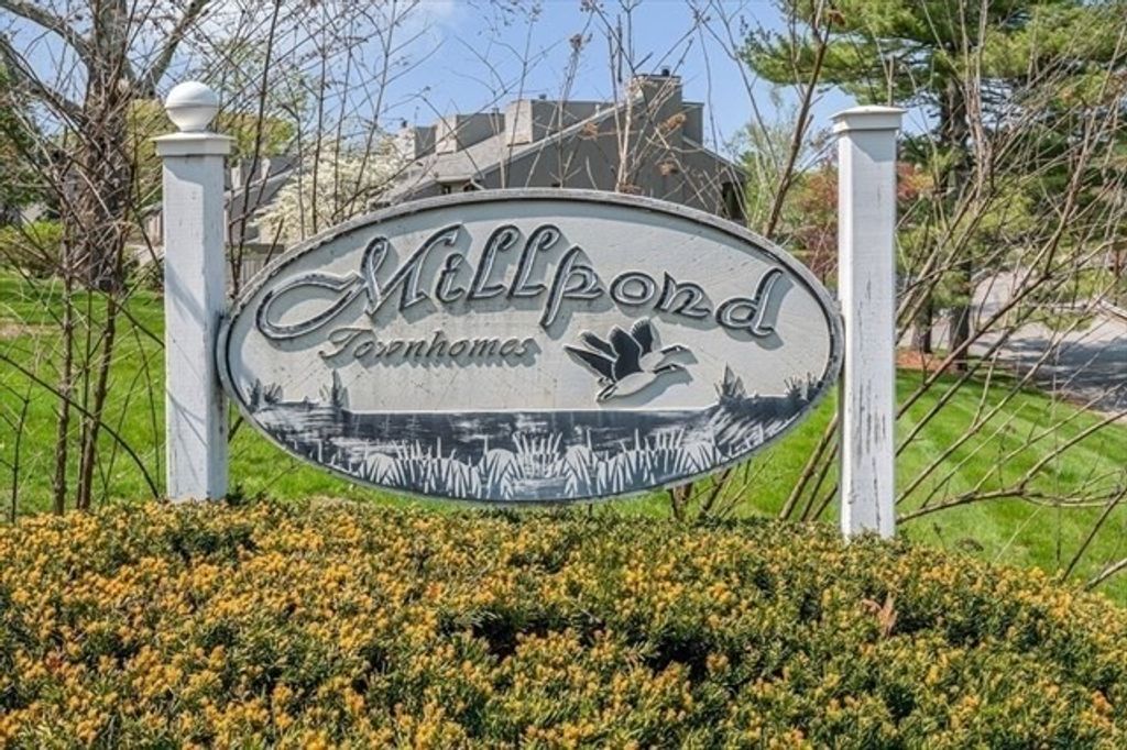 27 Mill Pond 27, North Andover, MA 01845