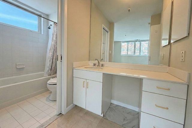 4 Canal Park 201, Cambridge, MA 02141