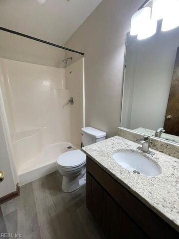163 Windsor Castle Dr Apt B, Newport News, VA 23608