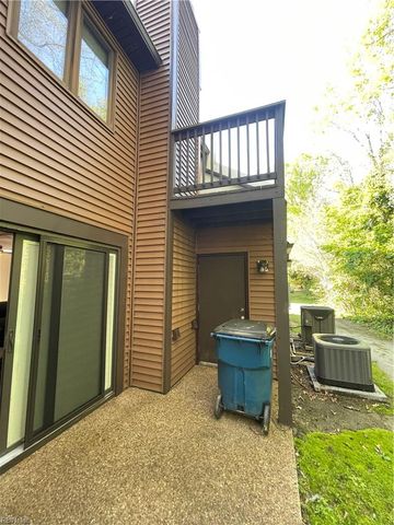 163 Windsor Castle Dr Apt B, Newport News, VA 23608