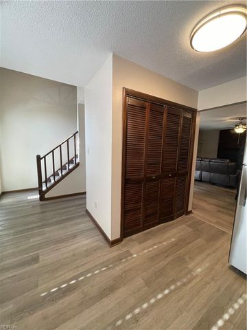 163 Windsor Castle Dr Apt B, Newport News, VA 23608