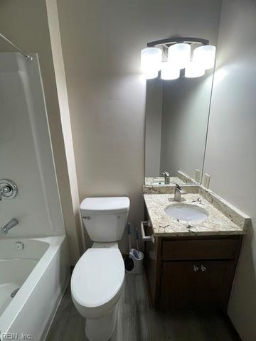 163 Windsor Castle Dr Apt B, Newport News, VA 23608