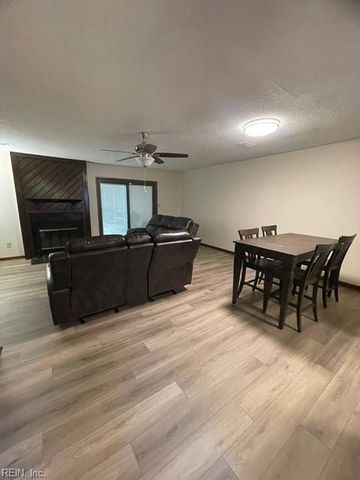 163 Windsor Castle Dr Apt B, Newport News, VA 23608