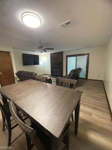 163 Windsor Castle Dr Apt B, Newport News, VA 23608