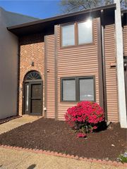 163 Windsor Castle Dr Apt B, Newport News, VA 23608
