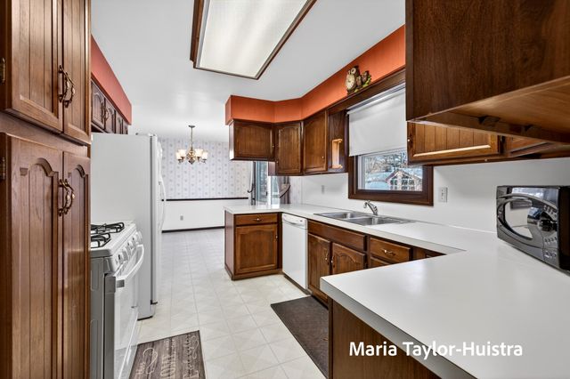 15881 Groesbeck Street, Grand Haven Twp, MI 49417