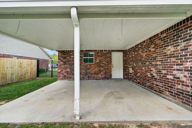 35032 Napoleon Dr, Denham Springs, LA 70706