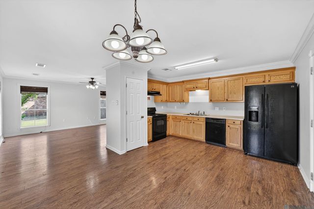 35032 Napoleon Dr, Denham Springs, LA 70706