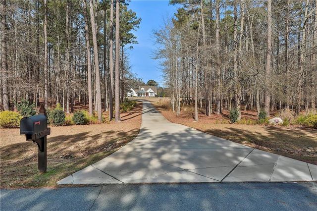 135 Woodbridge Place, Brooks, GA 30205