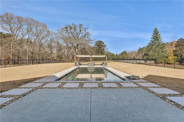 135 Woodbridge Place, Brooks, GA 30205