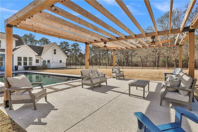 135 Woodbridge Place, Brooks, GA 30205