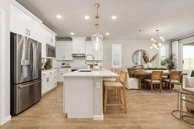 707 Solar Lane, Clovis, CA 93619