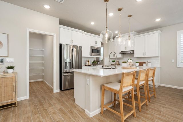 707 Solar Lane, Clovis, CA 93619
