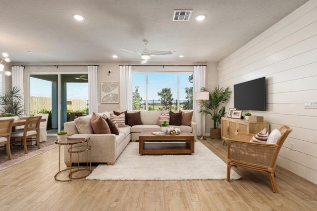 707 Solar Lane, Clovis, CA 93619