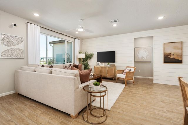 707 Solar Lane, Clovis, CA 93619