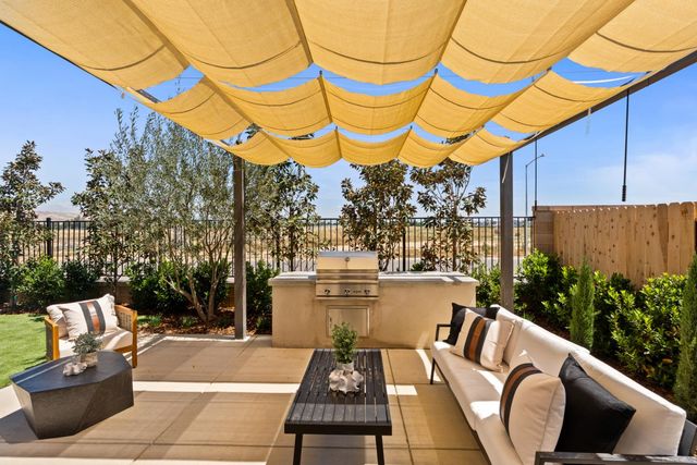 707 Solar Lane, Clovis, CA 93619