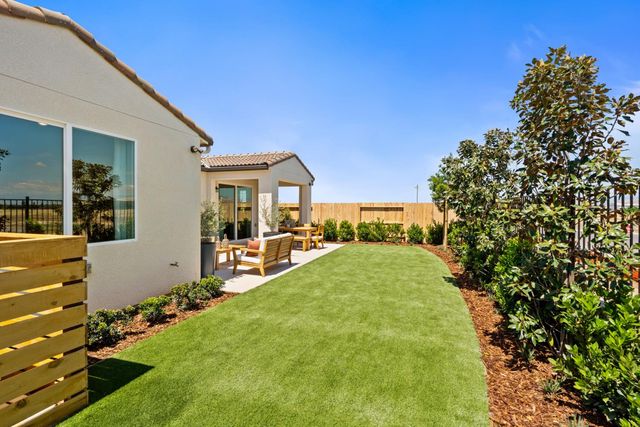707 Solar Lane, Clovis, CA 93619