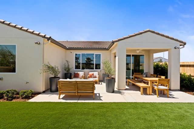 707 Solar Lane, Clovis, CA 93619
