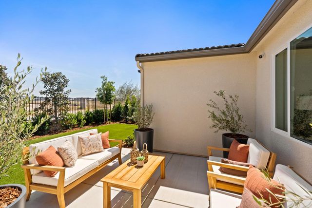 707 Solar Lane, Clovis, CA 93619