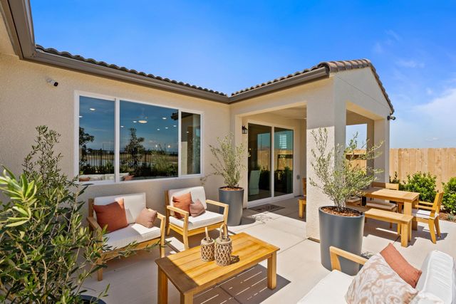 707 Solar Lane, Clovis, CA 93619