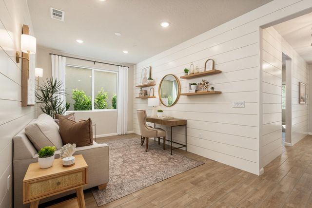 707 Solar Lane, Clovis, CA 93619