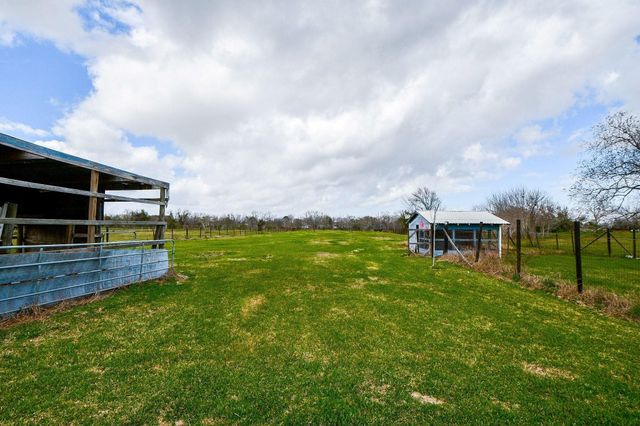 10913 N P Street, La Porte, TX 77571