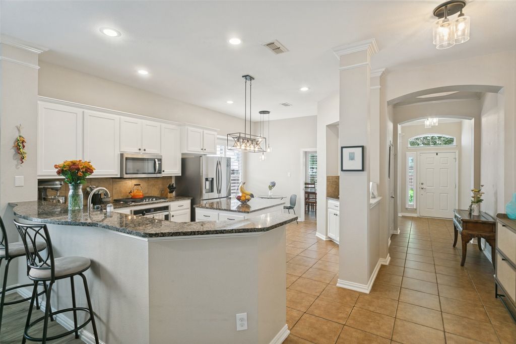 1037 Honeysuckle, Grapevine, TX 76051 — photo 3
