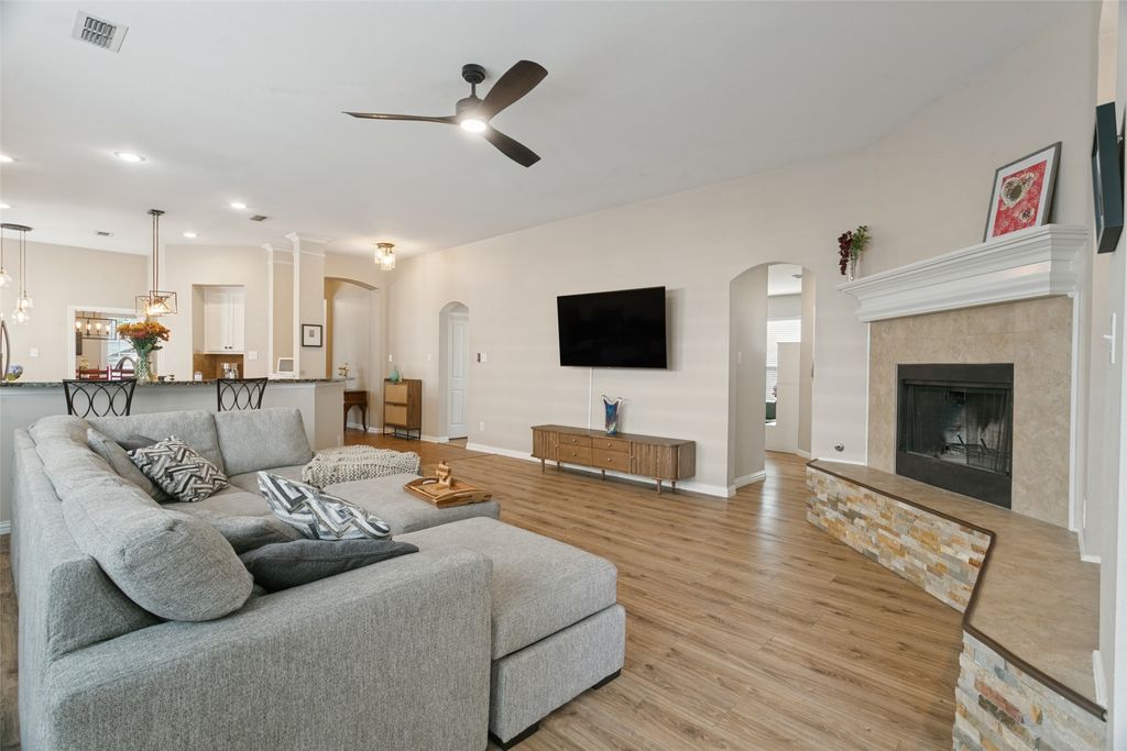 1037 Honeysuckle, Grapevine, TX 76051 — photo 5