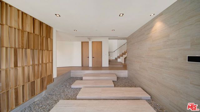 8765 Hollywood, Los Angeles, CA 90069