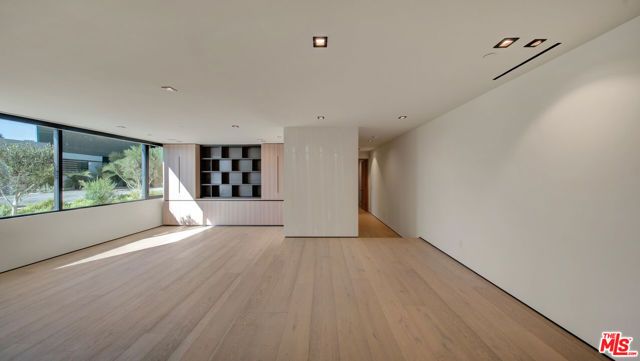 8765 Hollywood, Los Angeles, CA 90069