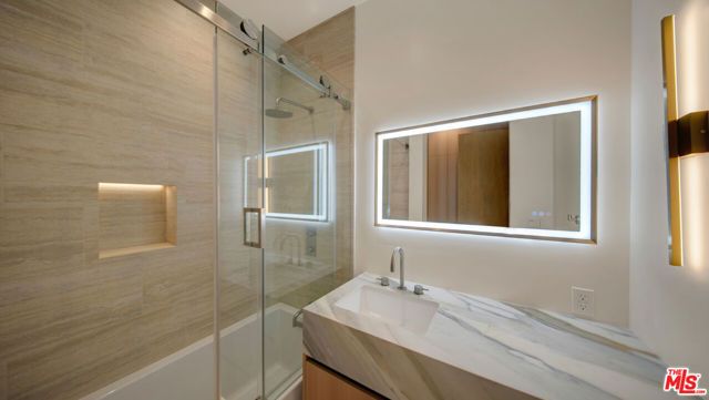 8765 Hollywood, Los Angeles, CA 90069