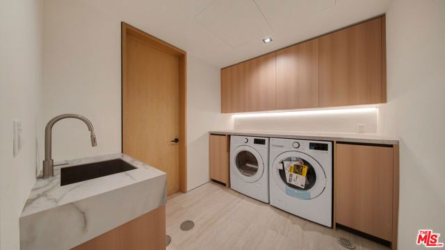 8765 Hollywood, Los Angeles, CA 90069