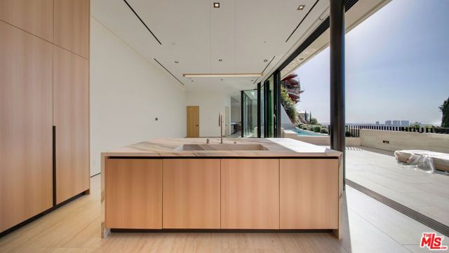 8765 Hollywood, Los Angeles, CA 90069