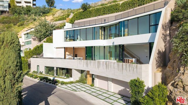 8765 Hollywood, Los Angeles, CA 90069