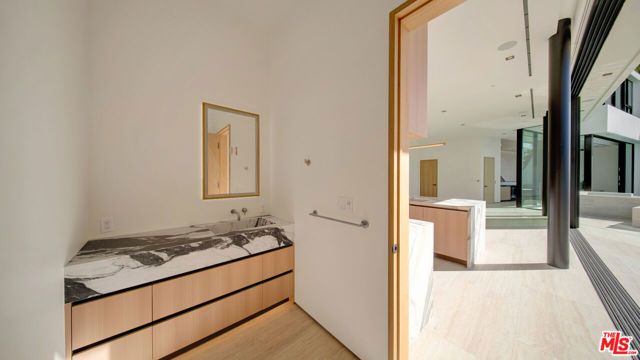 8765 Hollywood, Los Angeles, CA 90069