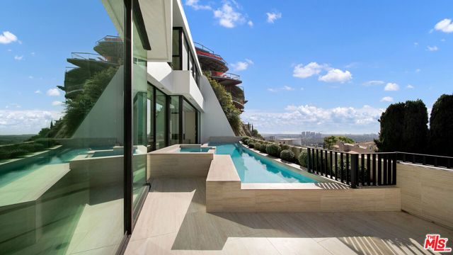 8765 Hollywood, Los Angeles, CA 90069