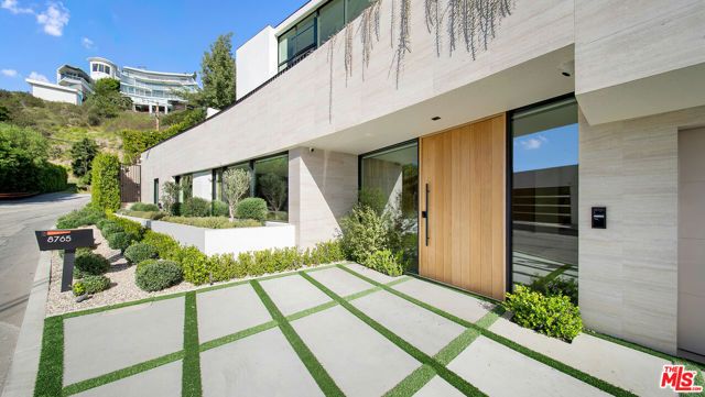 8765 Hollywood, Los Angeles, CA 90069
